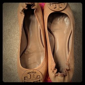 Tory Burch Reva Tonal Logo flat